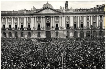 La manifestation populaire du 21 août 1944, place du Capitole à Toulouse