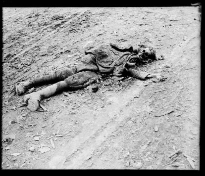 Cadavre décomposé d&rsquo;un soldat allemand à Fismettes (Marne).
