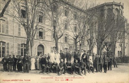 hôpital complémentaire n° 31 : école Maintenon, rue des Fleurs, Toulouse. Blessés et personnel médical.