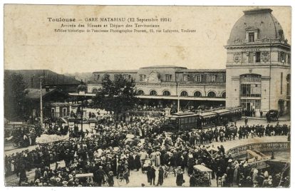 [La guerre 1914 à Toulouse]. Toulouse, Gare Matabiau (12 septembre 1914). « Départ des tramways de blessés Turcos pour les divers hôpitaux ».